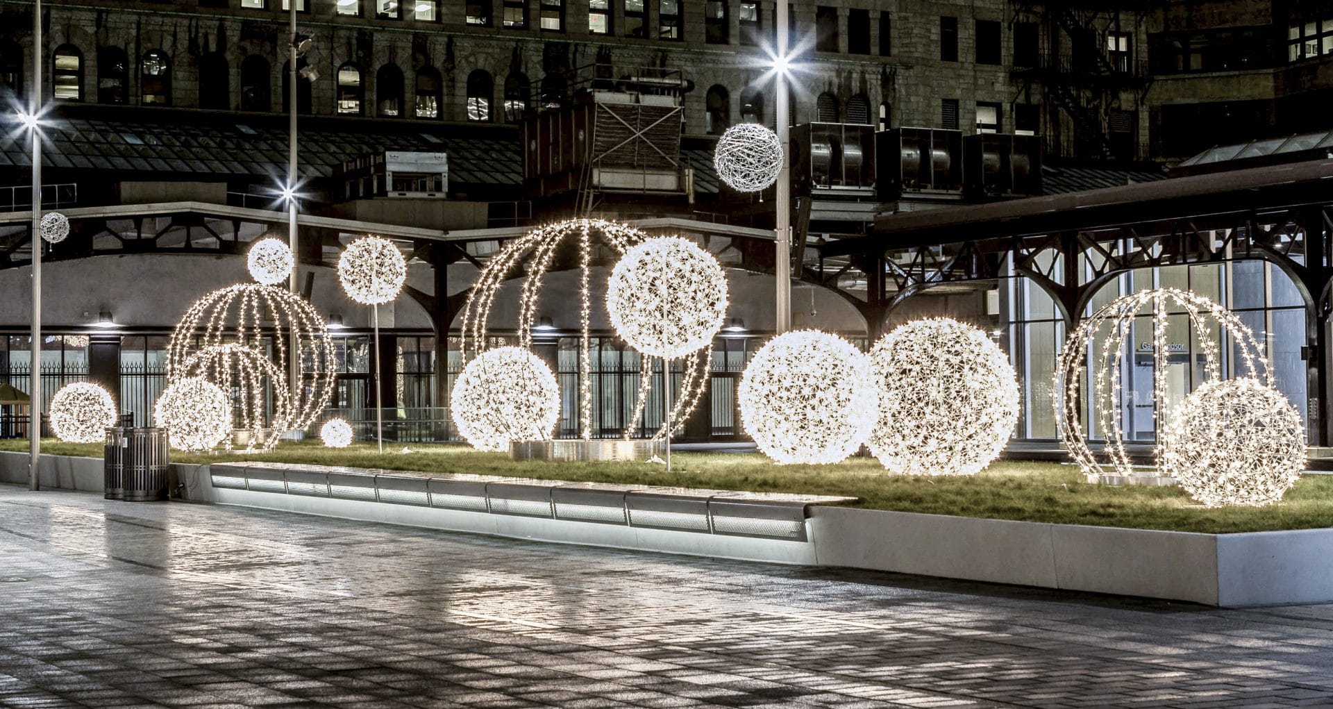 Boules de noël lumineuse géante à l